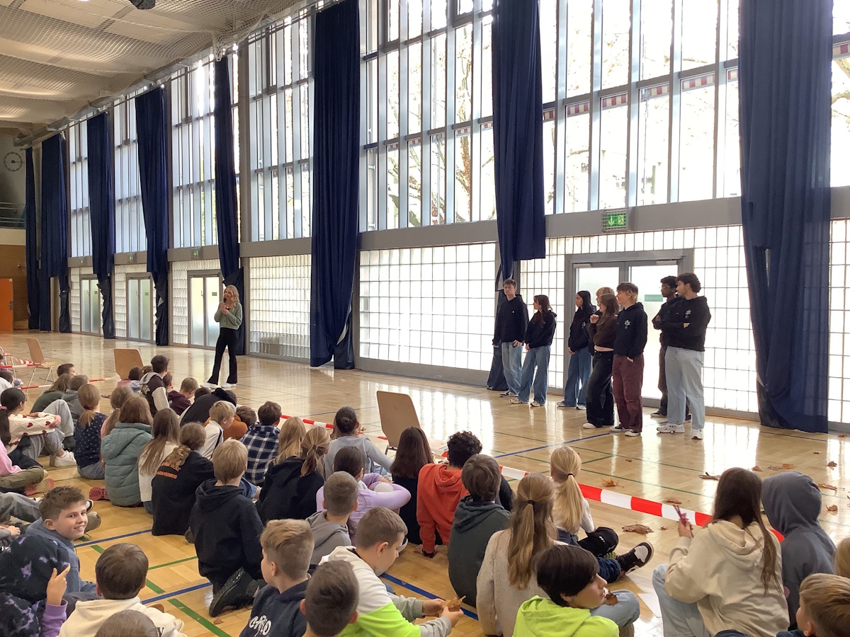 v.l.n.r.: Julina, Anton, Celia, Ha-Anh, Samuel, Vanessa, Levin, Nahom und David Image