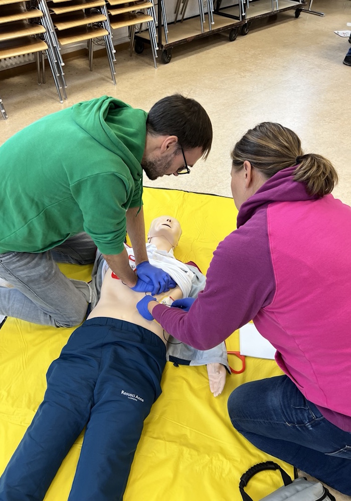 Anbringen der AED-Elektroden Image