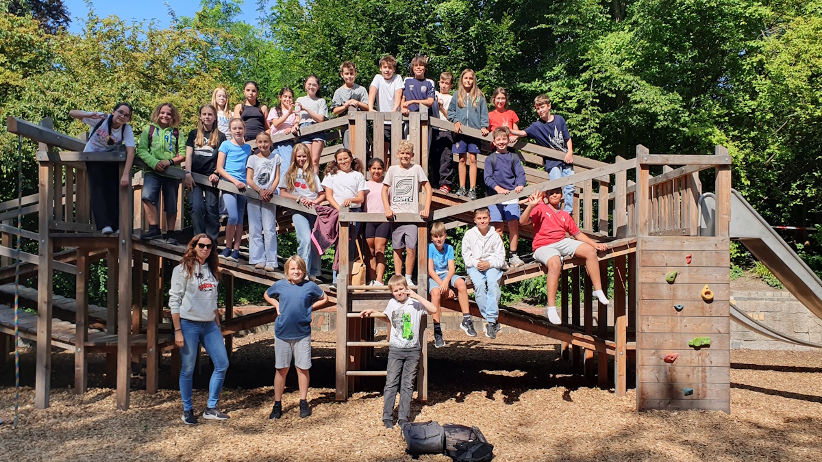5a im Zoo Karlsruhe (mit Frau Balles und Frau Klieber) Image