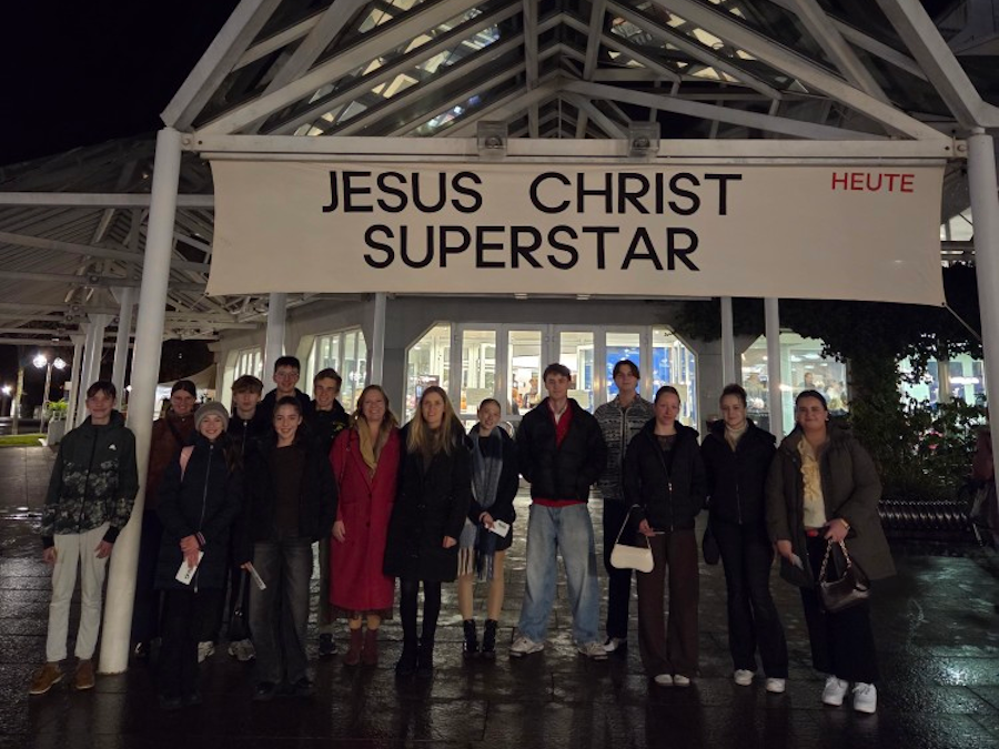 „Jesus, you just won't believe the hit you've made around here!“