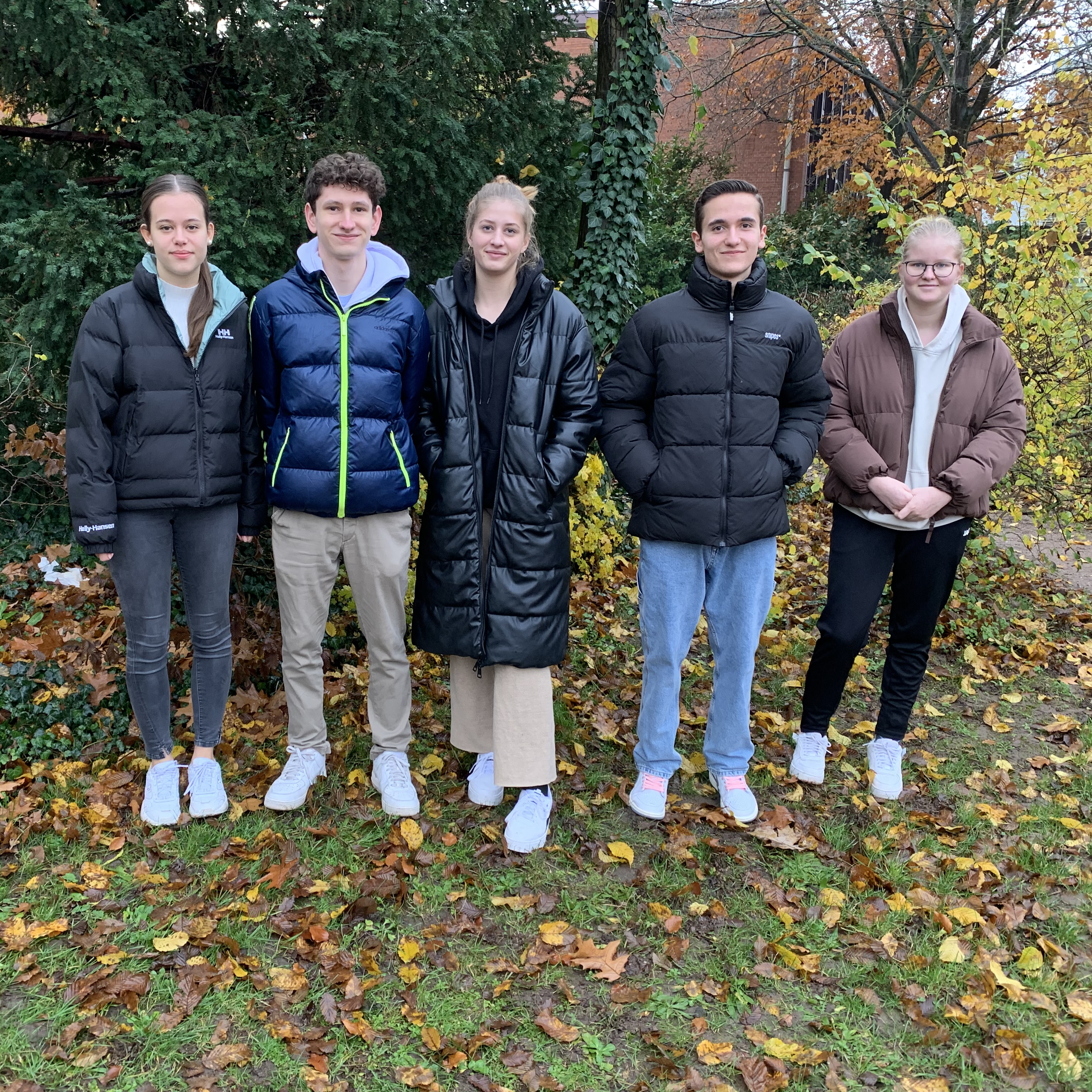 Helfende Hände: Julia Wetzel (JS2), Eduard Baumeister (JS2), Emelie Weiß (JS2), Rayan Spaltenberger (9a), Finja Fuchs (10b) Image